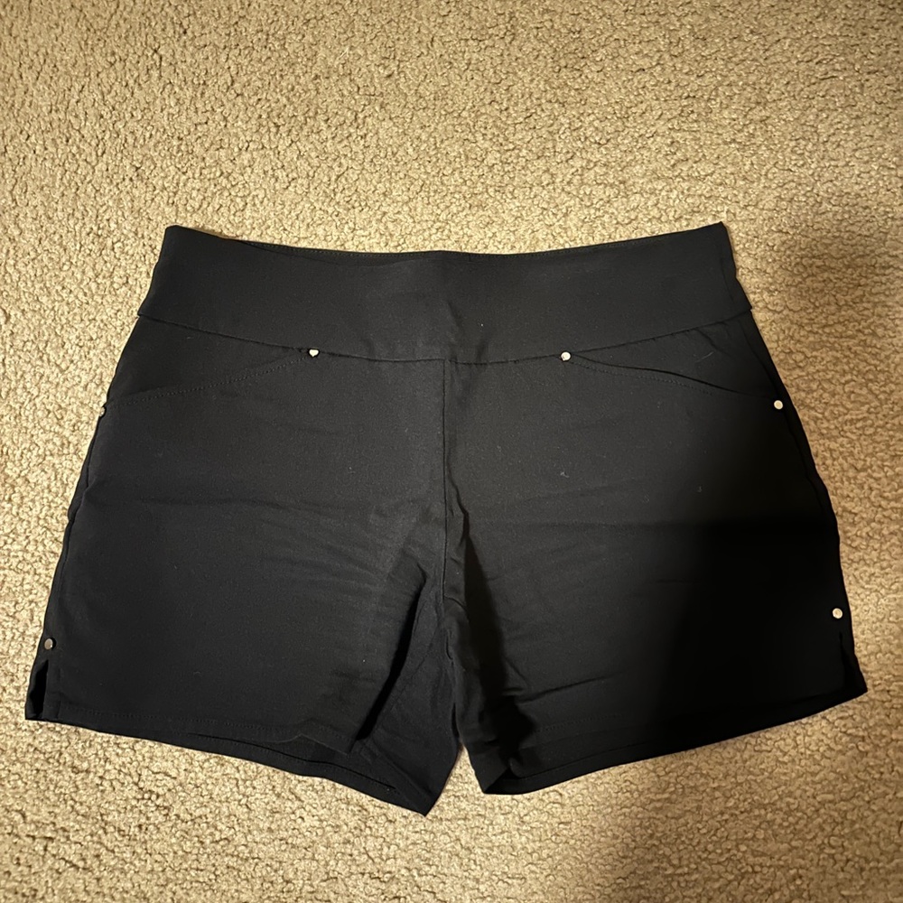 INC International Concepts black stretchy dress shorts in size 8.